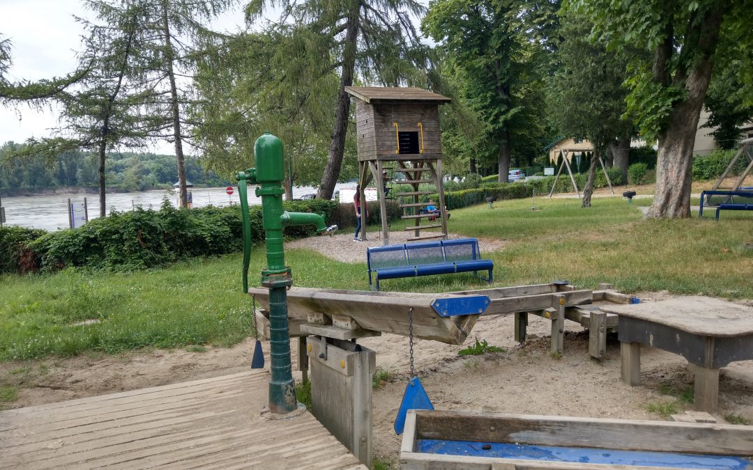 Detské ihrisko a promenáda Hainburg